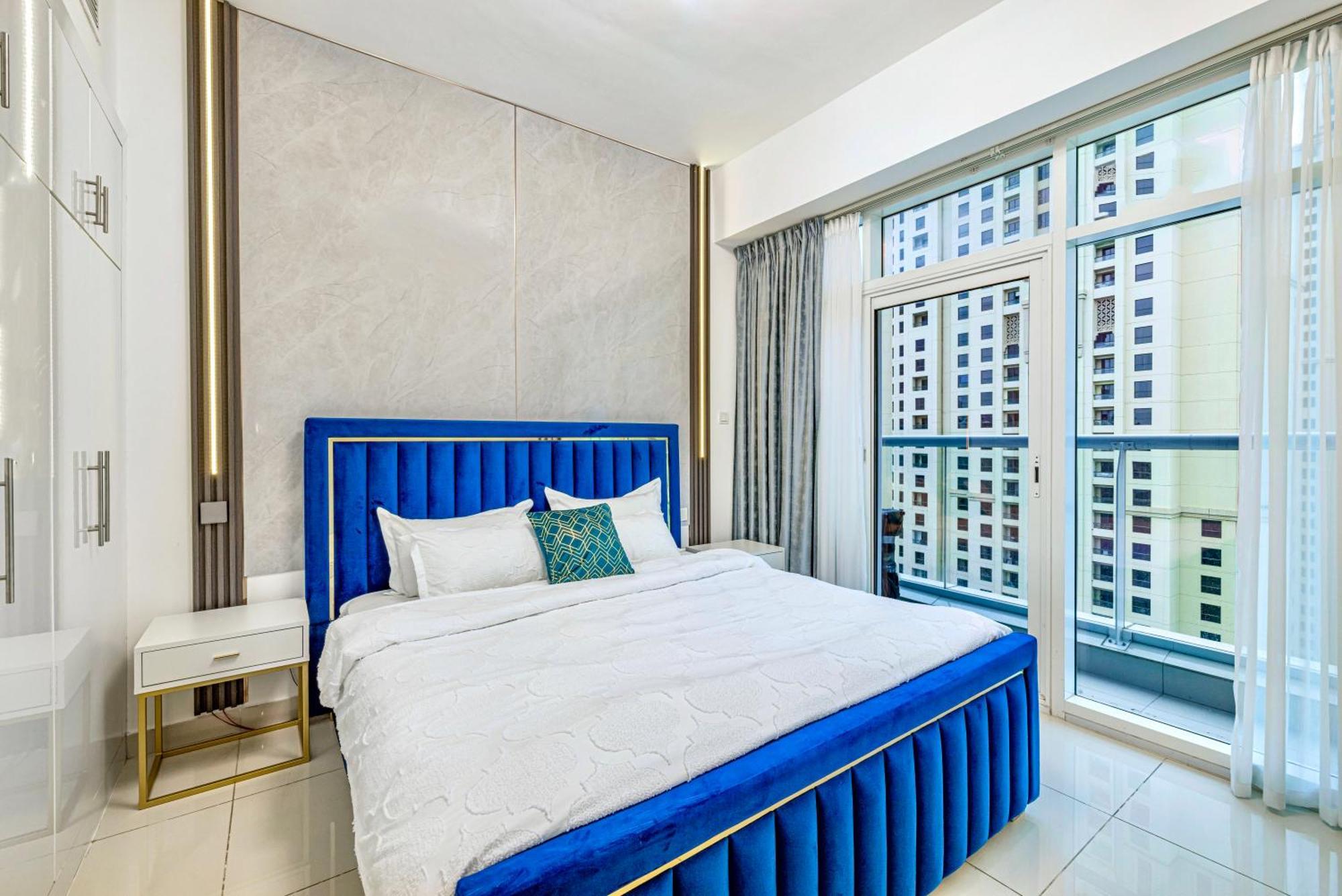 5 Star Serviced Apartment With Beach Access In The Heart Of Dubai Marina Free Welcome Gift Box Upon Arrival Exteriör bild
