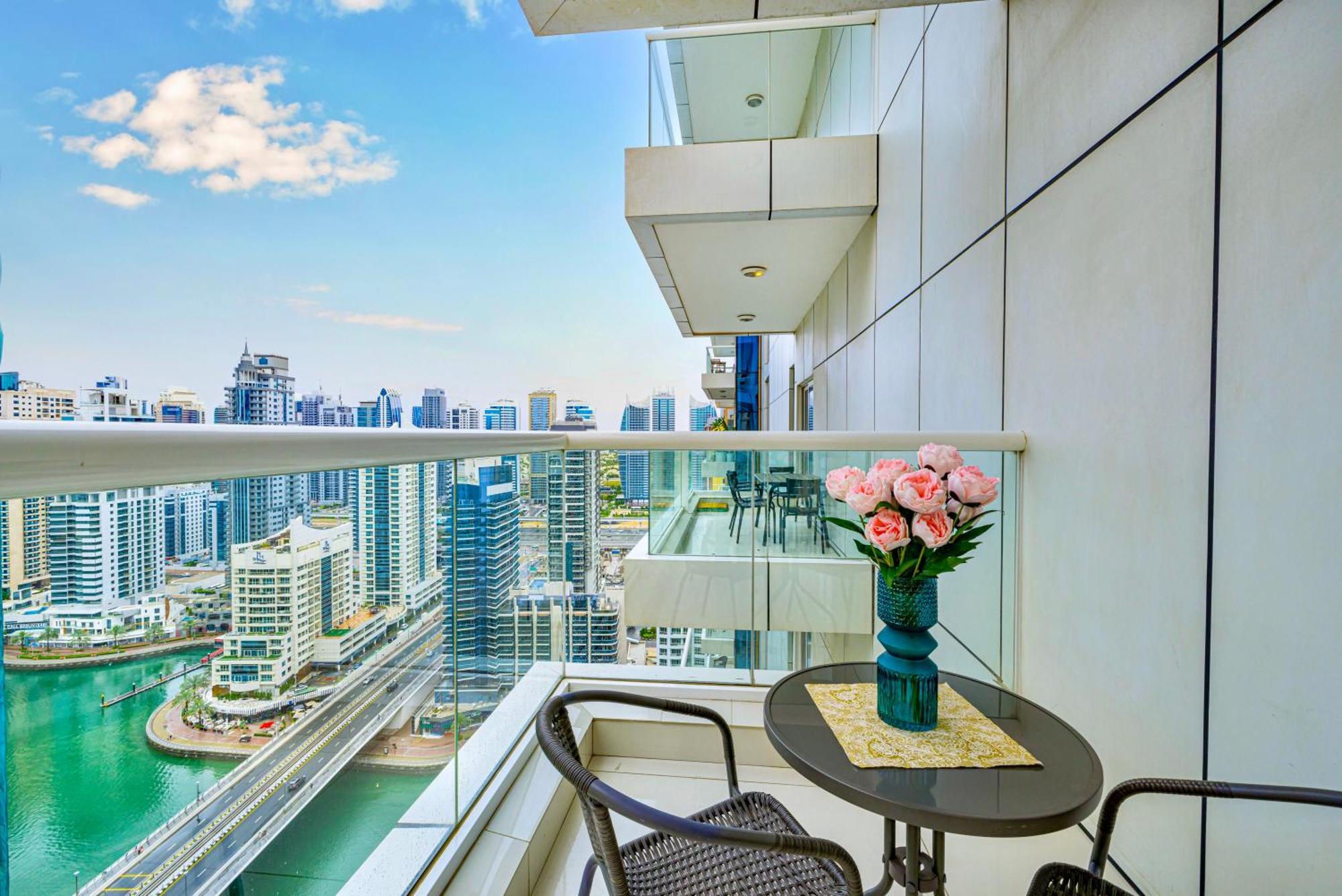 5 Star Serviced Apartment With Beach Access In The Heart Of Dubai Marina Free Welcome Gift Box Upon Arrival Exteriör bild